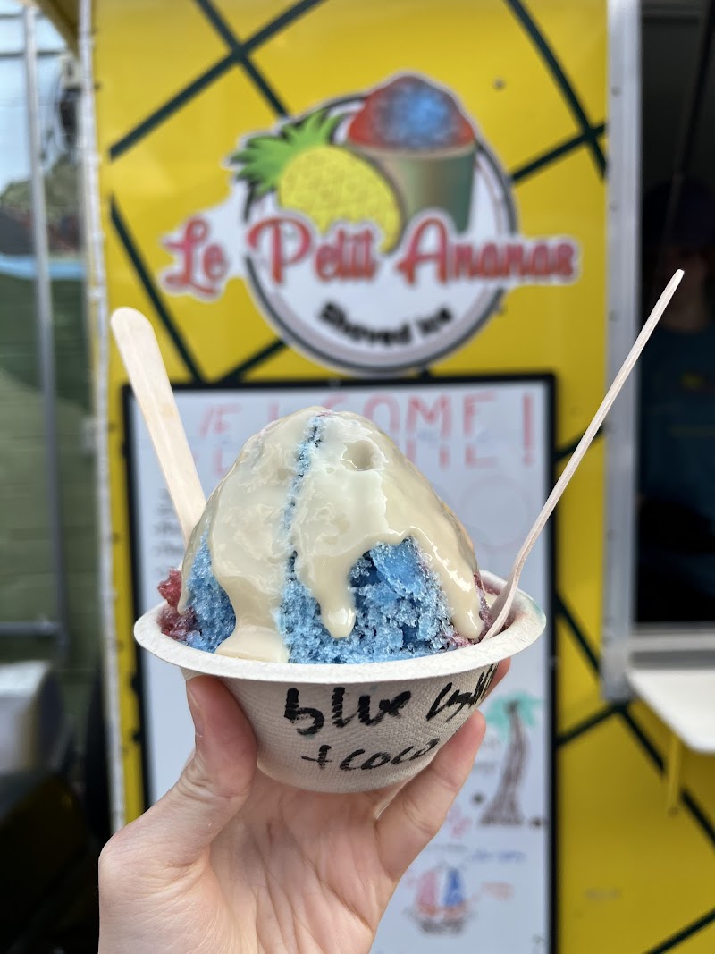 Le Petit Ananas Cafe