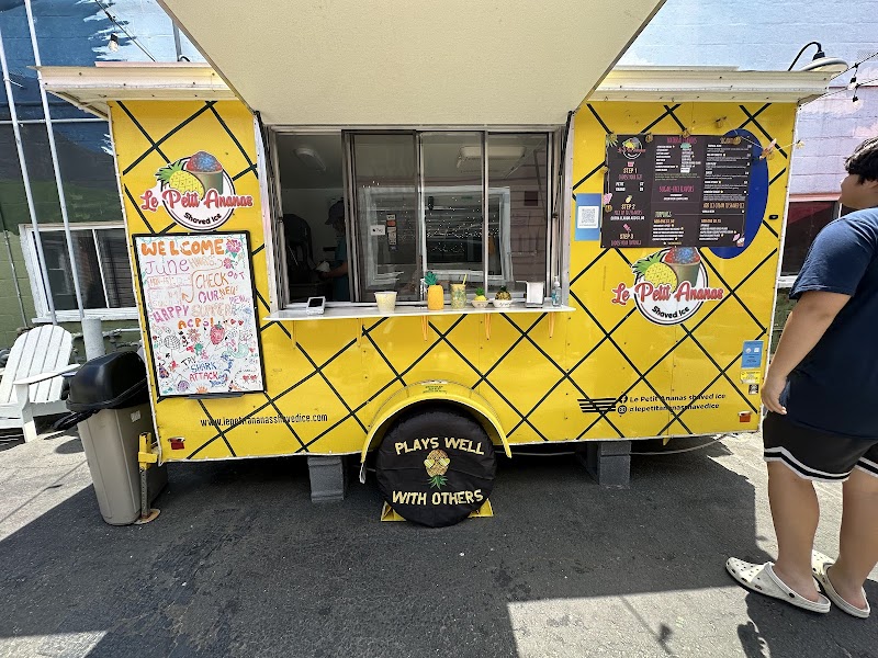 Le Petit Ananas Cafe