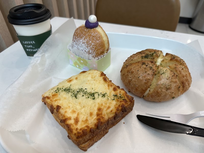 Tous les Jours Bakery Cafe