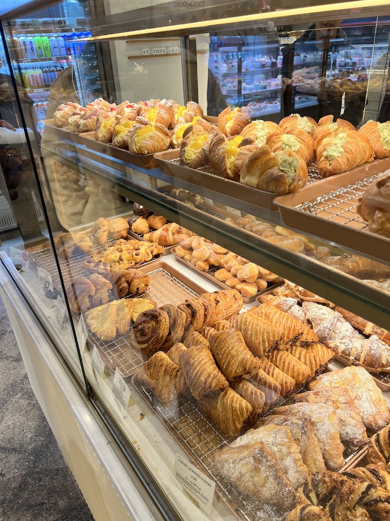 Tous Les Jours Bakery & Cafe