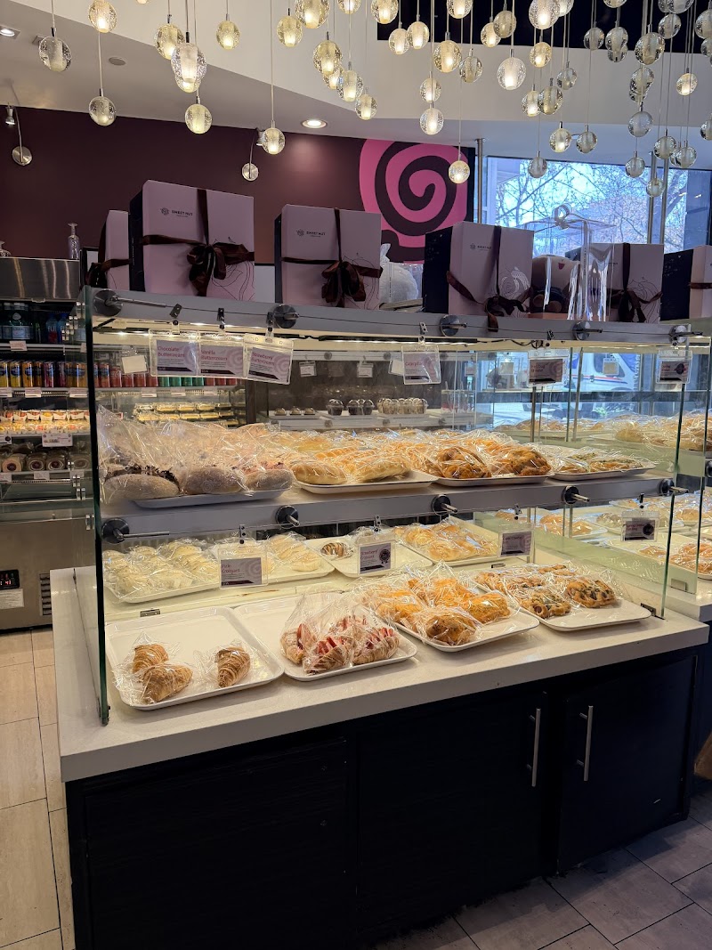 Sweet Hut Bakery & Cafe