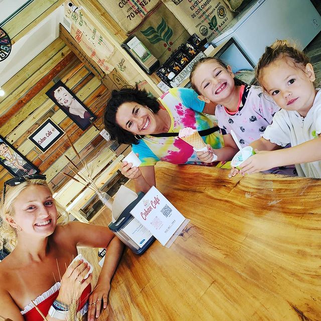 Cuban Cafe Art Park Young Circle