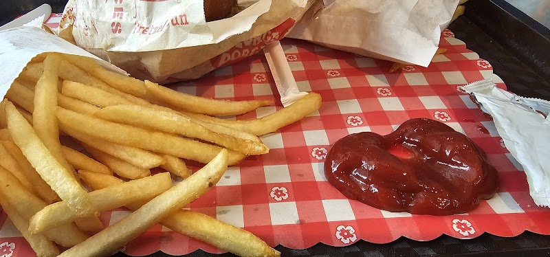 Georgie Porgie's Treefort Restaurant - Mount Pleasant / Racine