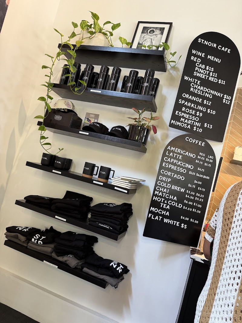 St. Noir Café