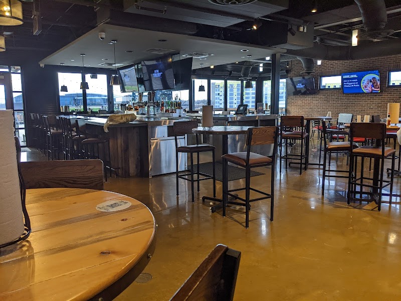 Chicken N Pickle - Grand Prairie