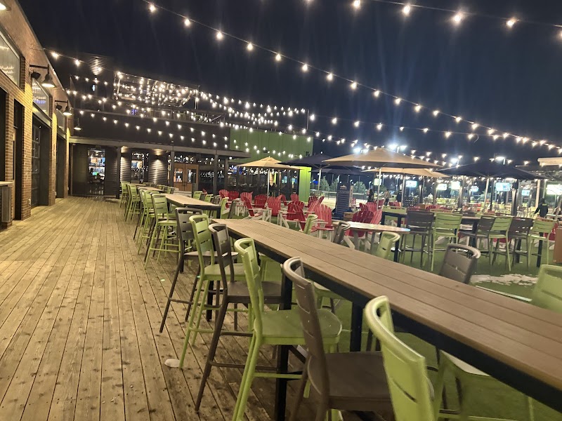 Chicken N Pickle - Grand Prairie