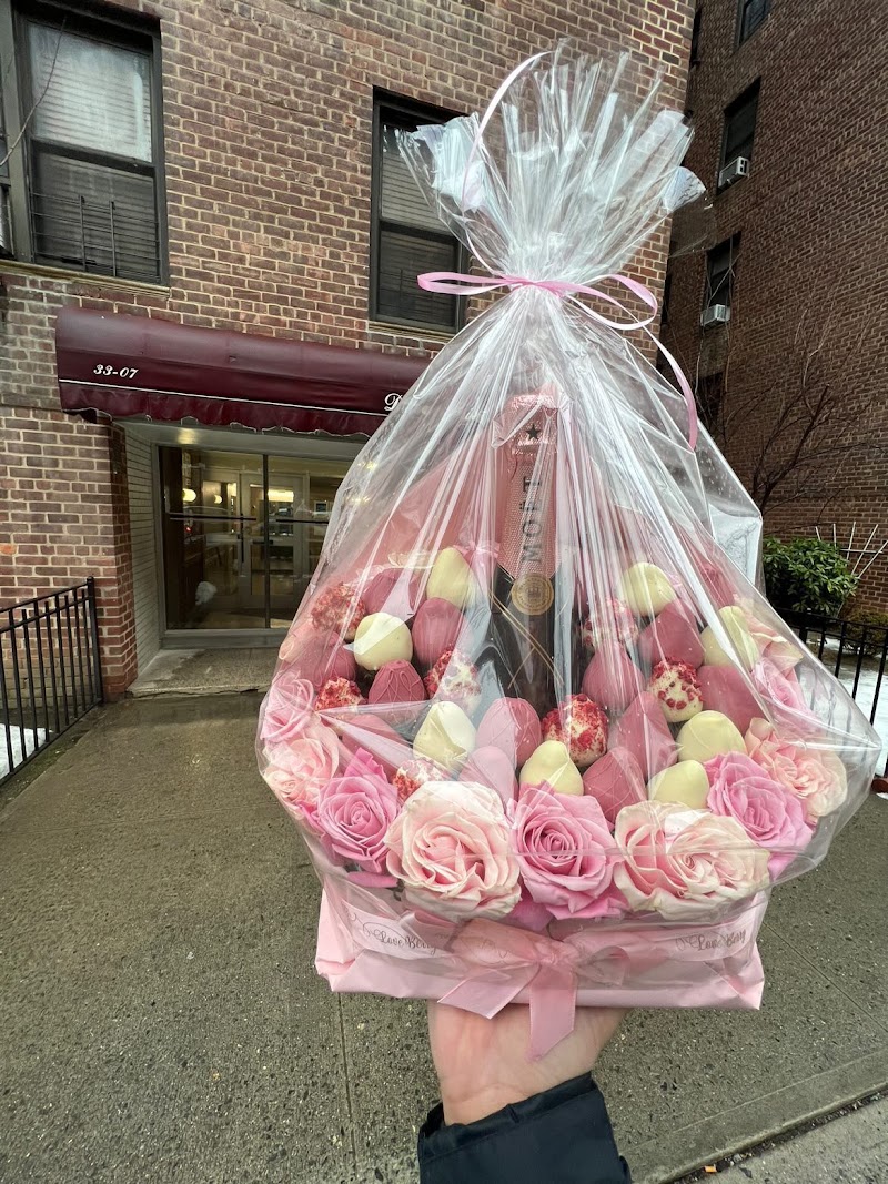 Berryccino - Edible Chocolate Covered Strawberry Boutique