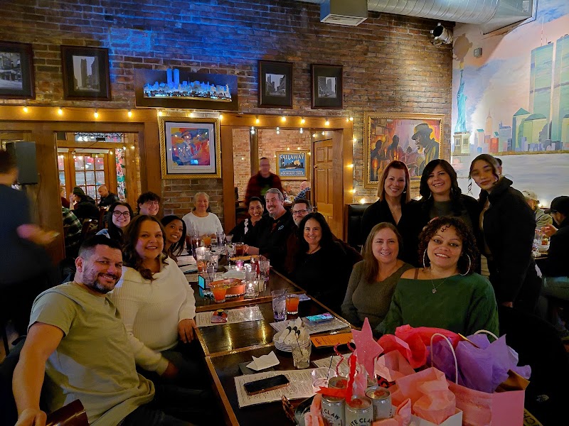 Manhattan's Pub 'n Cheer