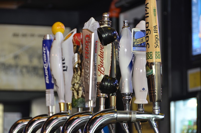 Fieldhouse Bar & Grill