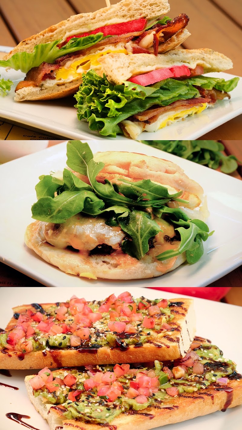 Hemingway's Tavern Cafecito