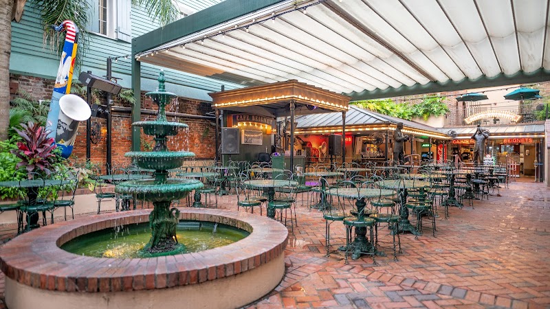 Cafe Beignet, Bourbon Street