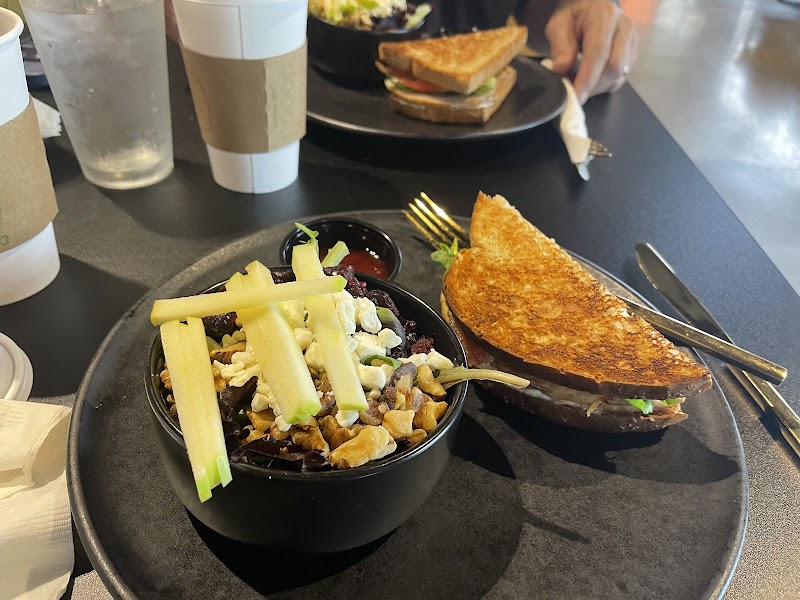 Earthworks Cafe & Lounge