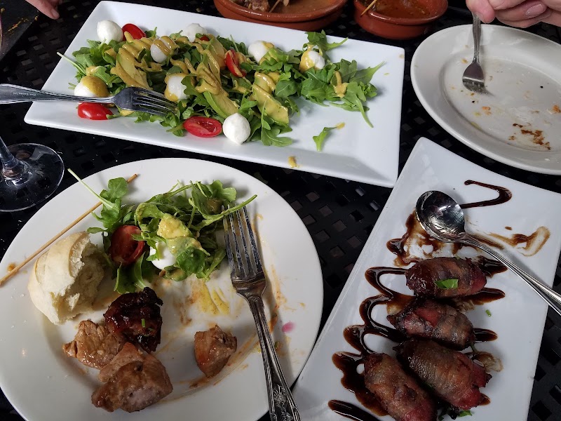 Mompou Tapas Bar & Restaurant