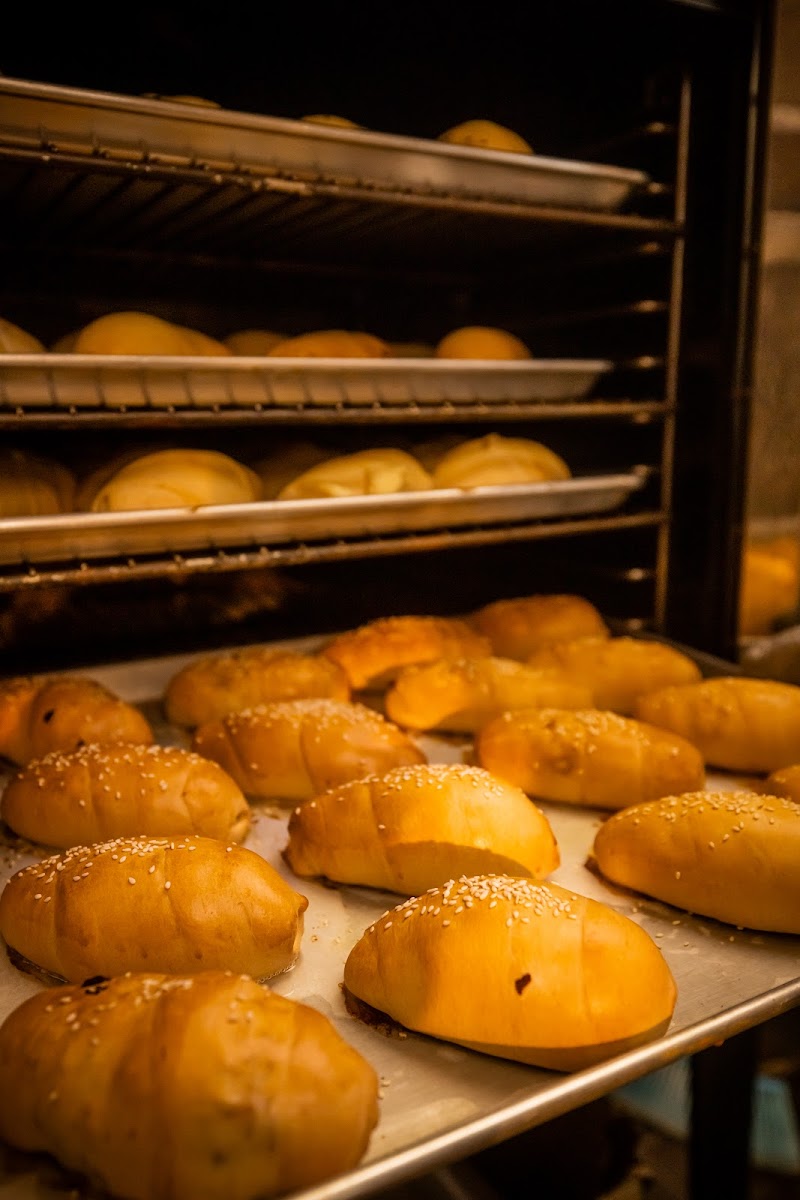 VIA OESTE CAFE & BAKERY