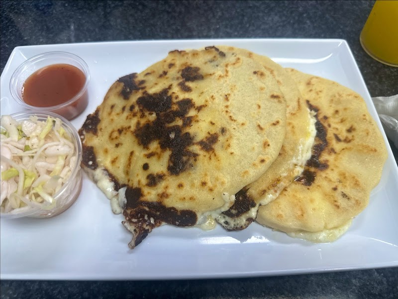 Mi Tierra Pupusería & Bakery