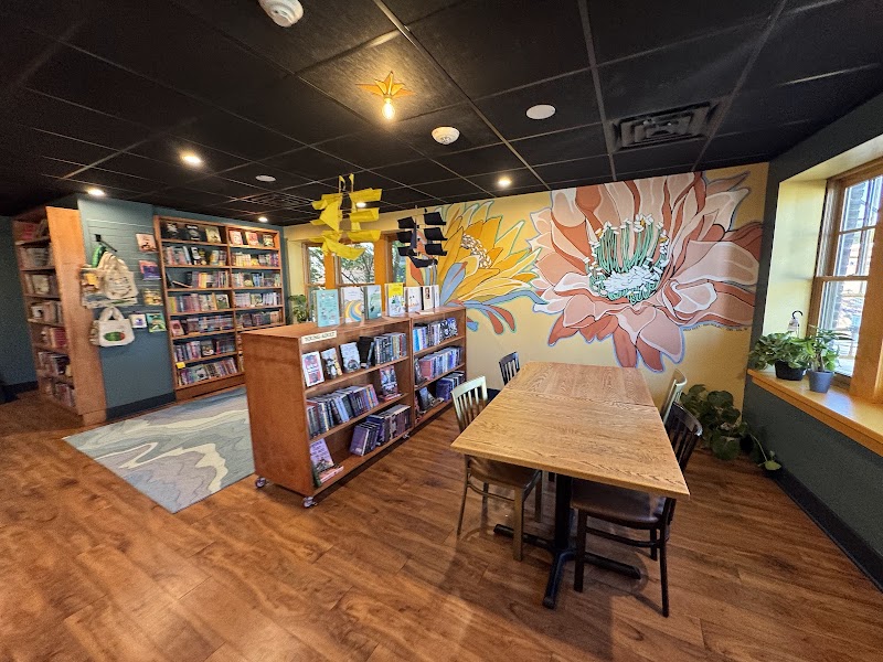 The Siren and The Sea: Books and Coffee