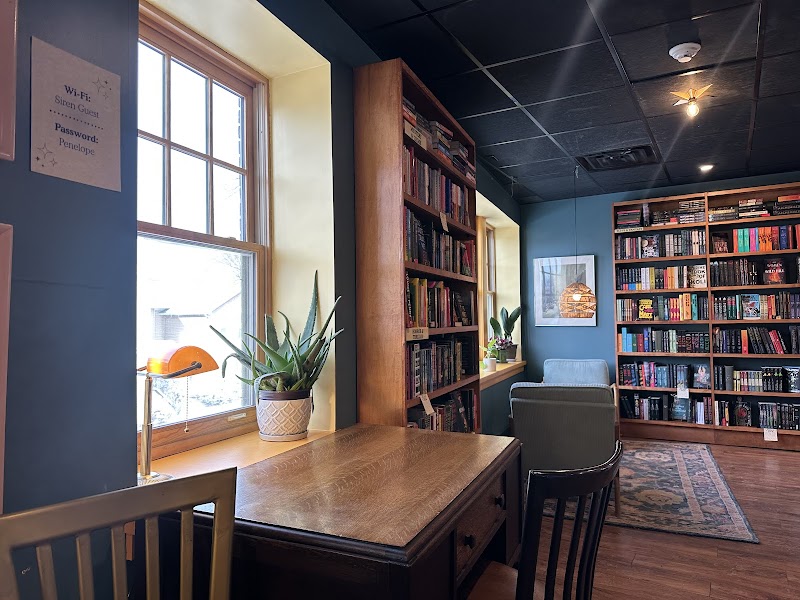 The Siren and The Sea: Books and Coffee