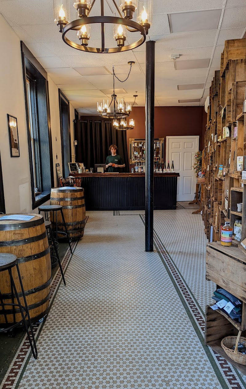 Saxtons Distillery Tasting Room and Cafe