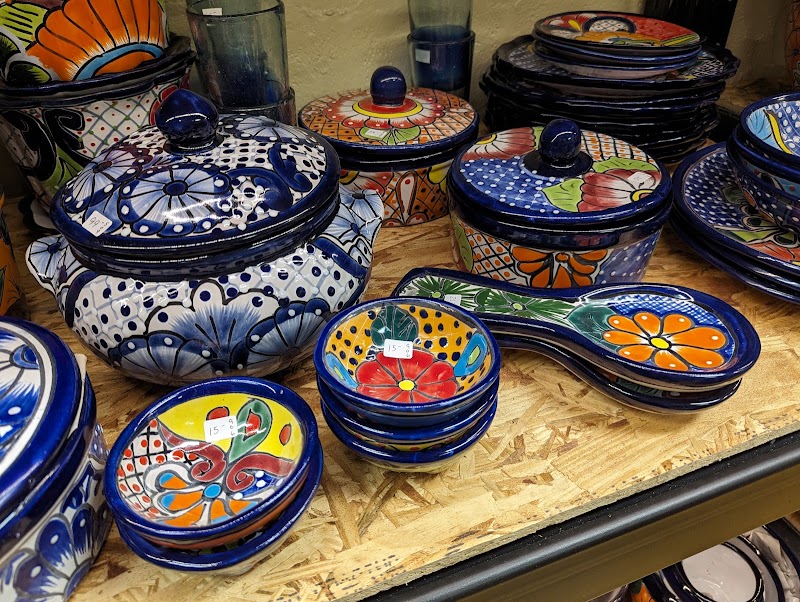 Three Bees Pottery And Coffee Shop