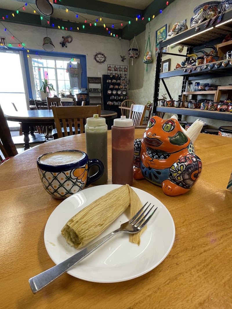 Three Bees Pottery And Coffee Shop