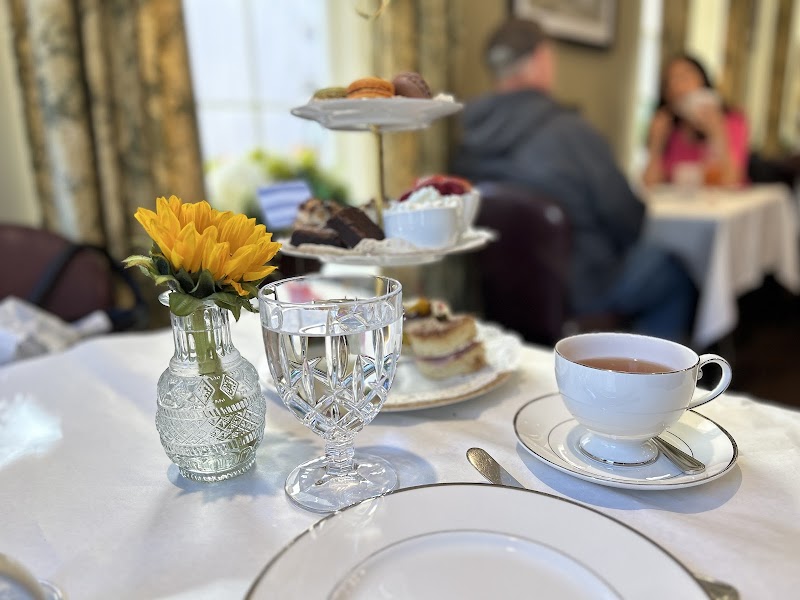 East Bay Meeting Place Bar & Cafe