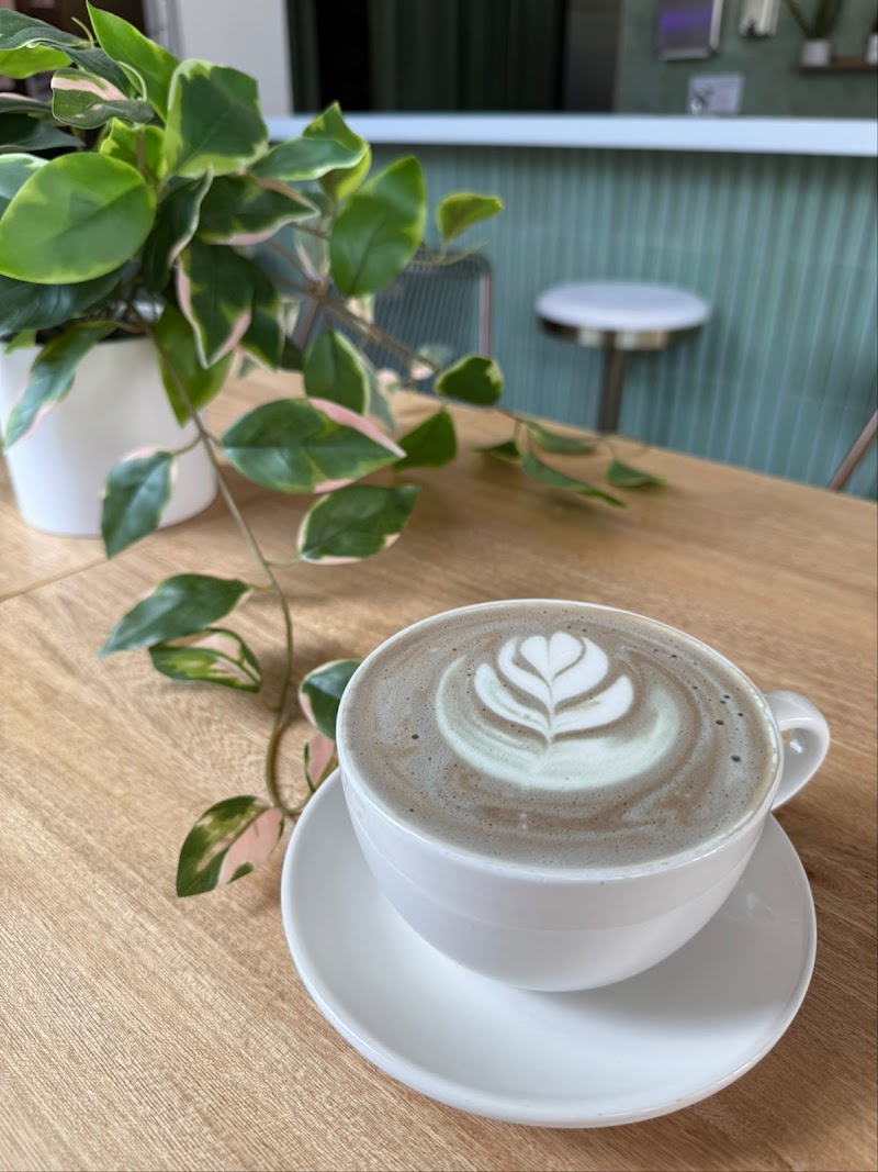 Les Deux Amis Cafe and Wine Bar