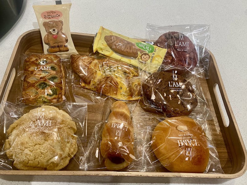 L'AMI Bakery & Cafe