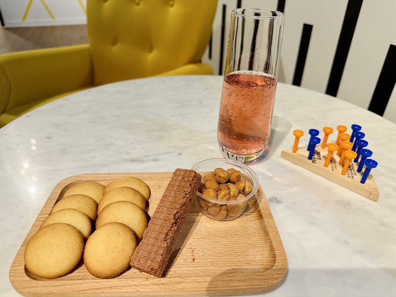 Lucky Stop Cocktail Lounge & Gaming Cafe