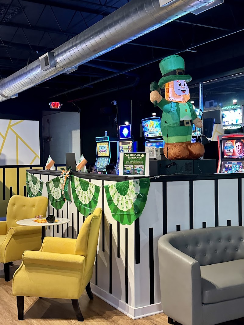 Lucky Stop Cocktail Lounge & Gaming Cafe