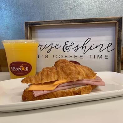 Grande Coffee and hot dogs