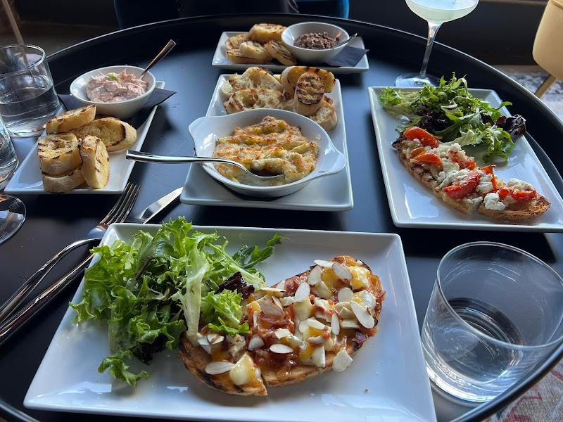 Salut Wine and Cocktail Lounge