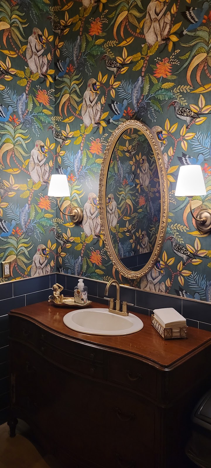 Salut Wine and Cocktail Lounge