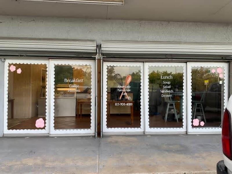 Apron lady farmhouse cafe