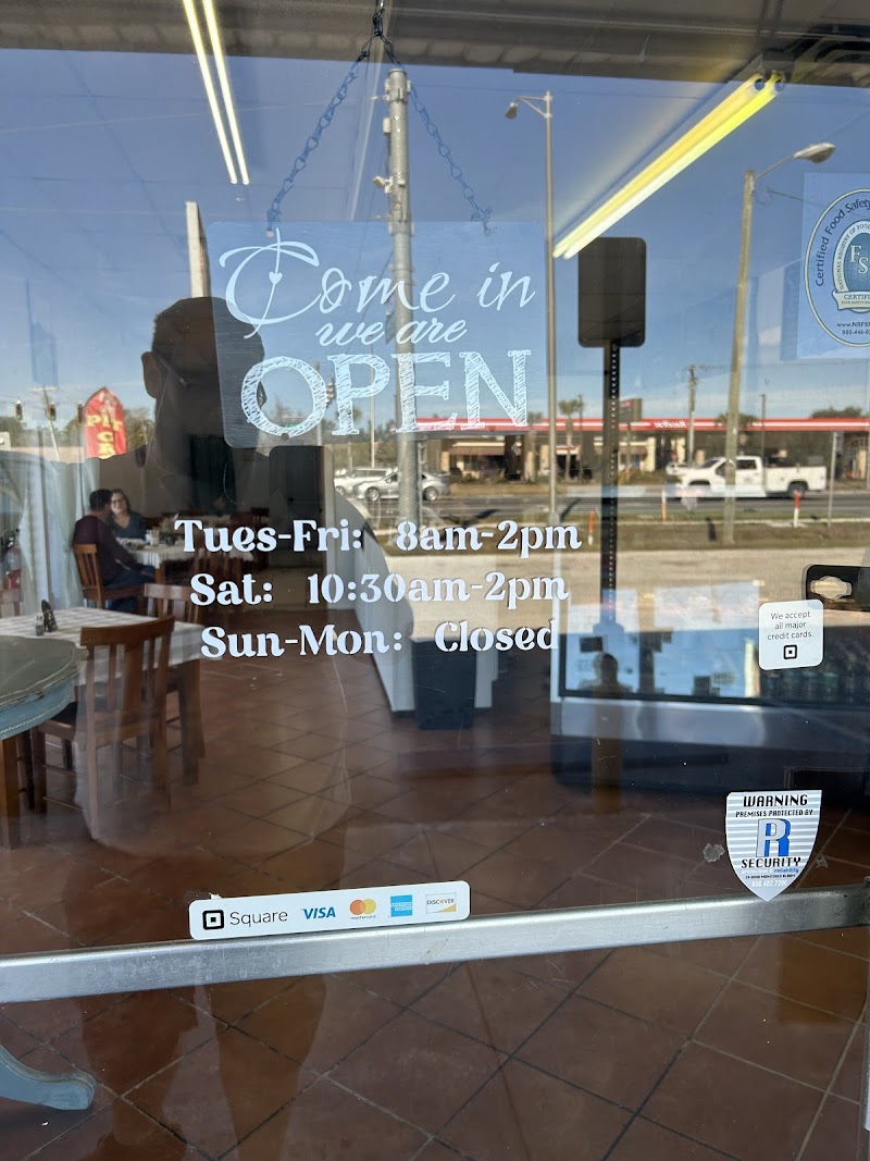 Apron lady farmhouse cafe