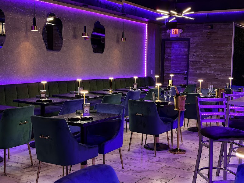 HOME By ZaZ Restaurant & Lounge