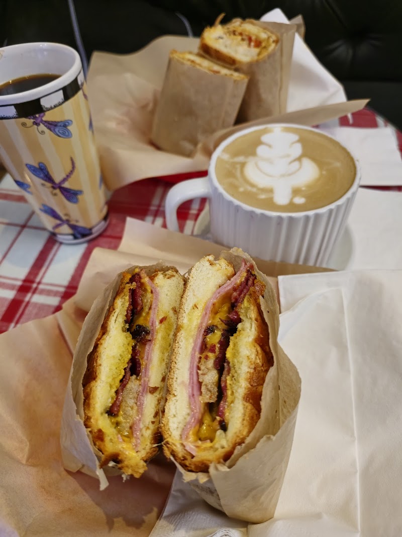 Cafe Encore: Coffee, Breakfast, and Lunch Delights