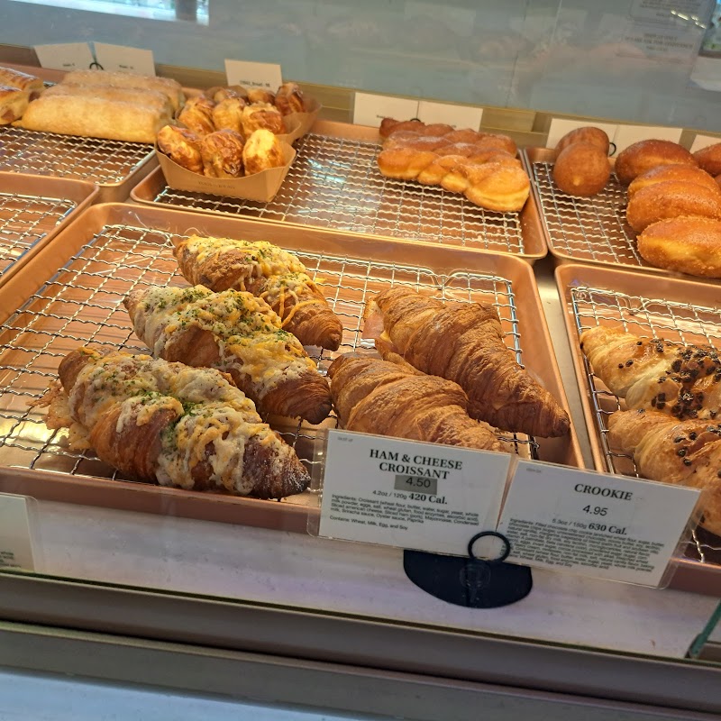 Tous Les Jours Bakery and Cafe