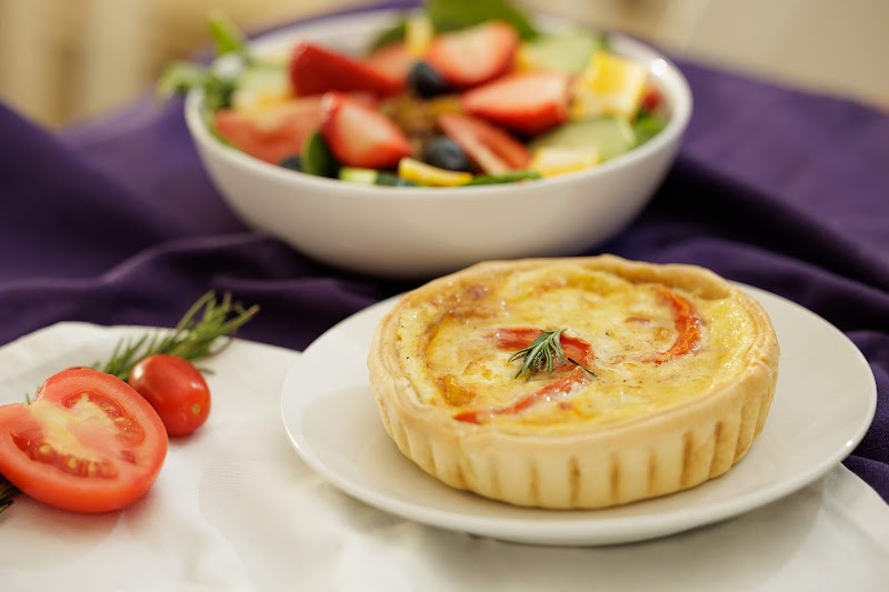 Le Louvre French Cafe