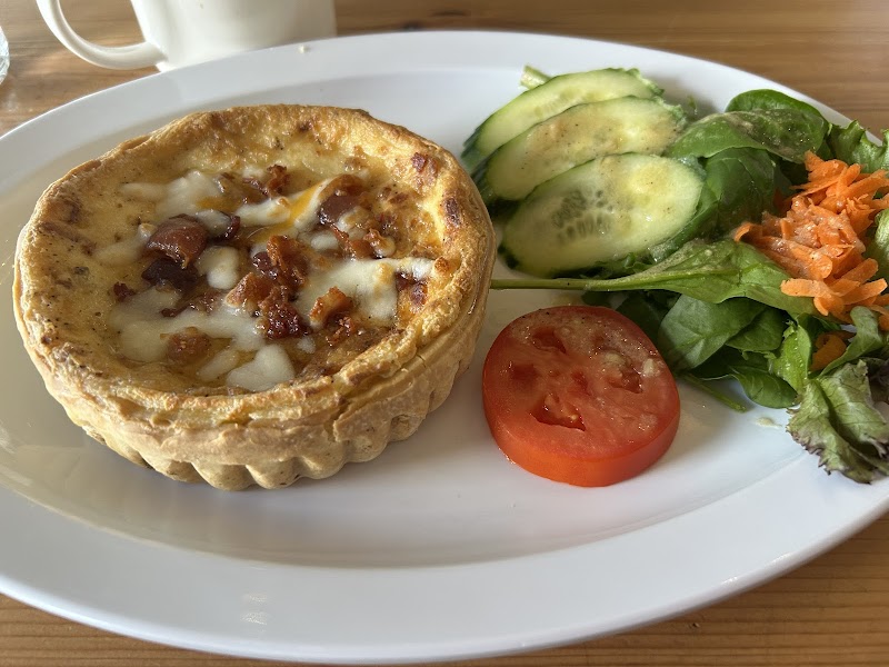 Le Louvre French Cafe