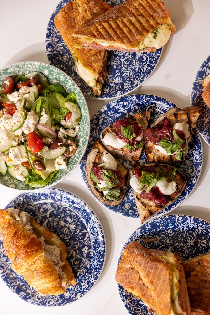 Café Pari Wine & Bar