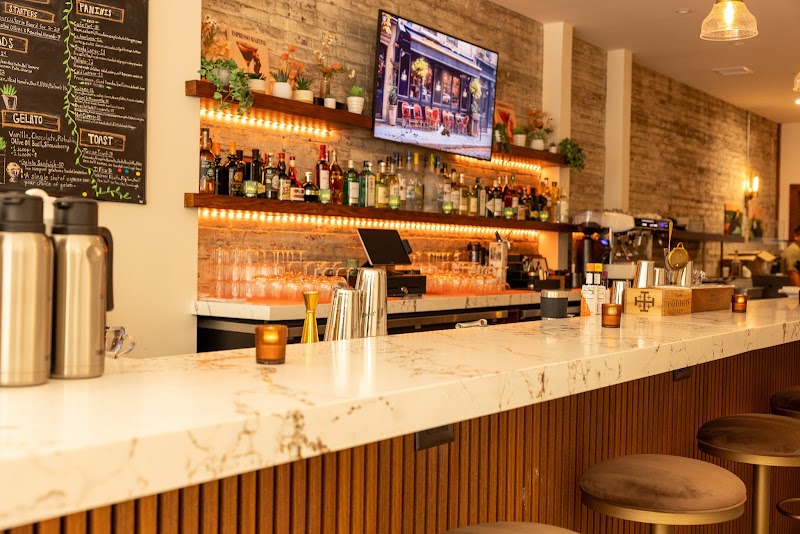 Café Pari Wine & Bar