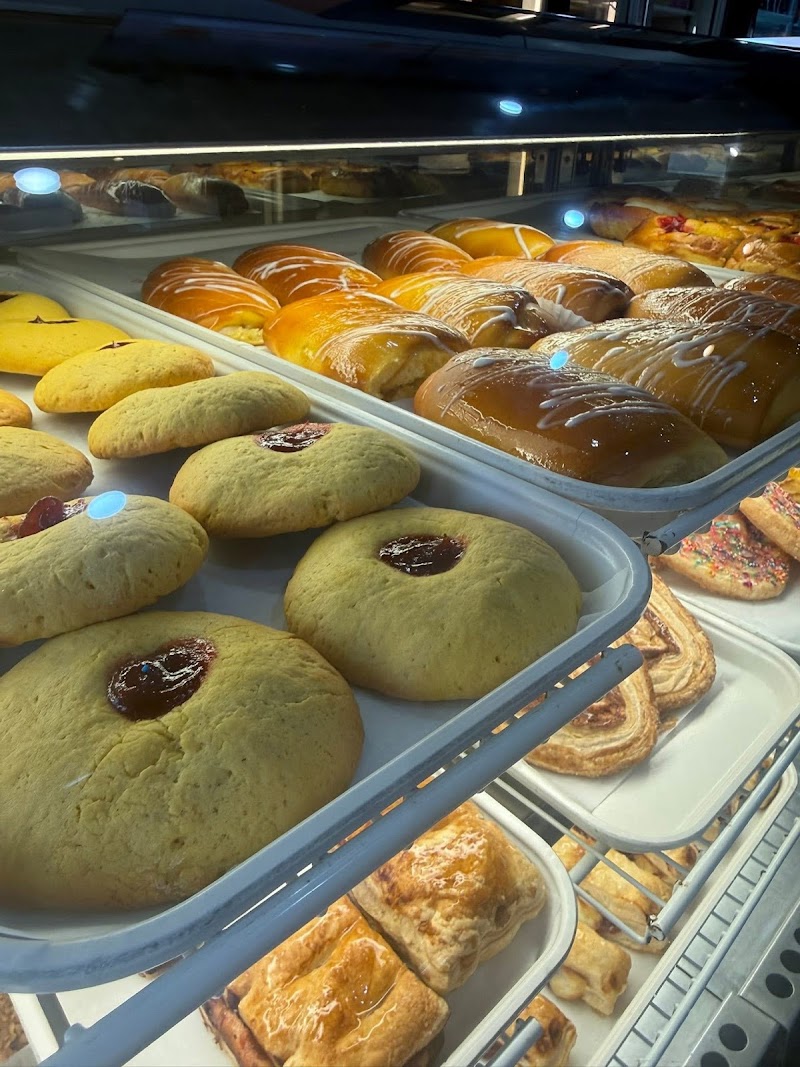 Luna’s Bakery & Cafe