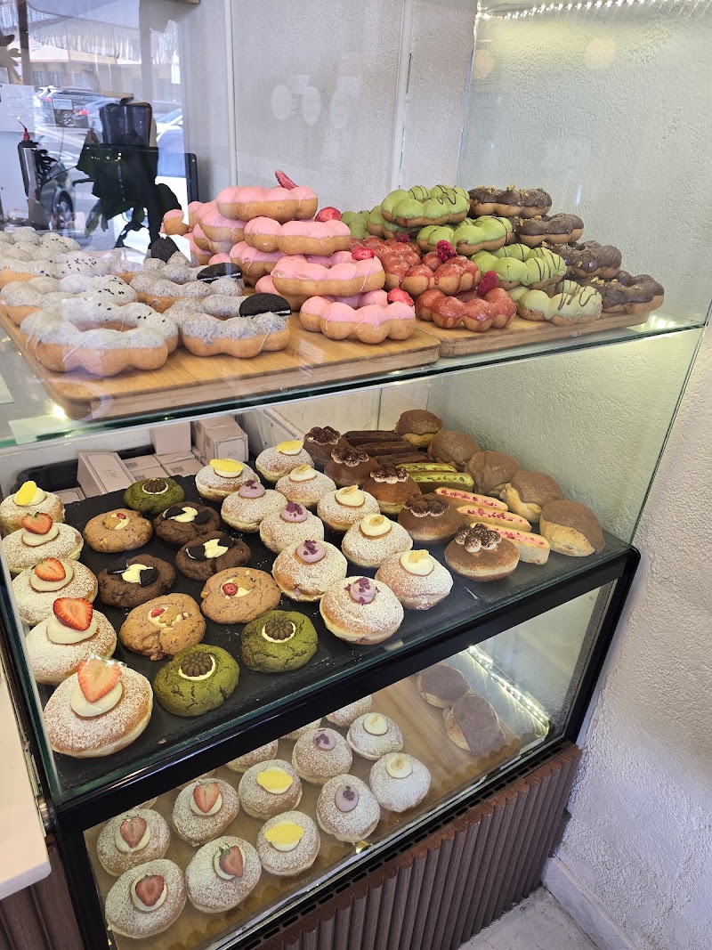 Céd Coffee & Donuts