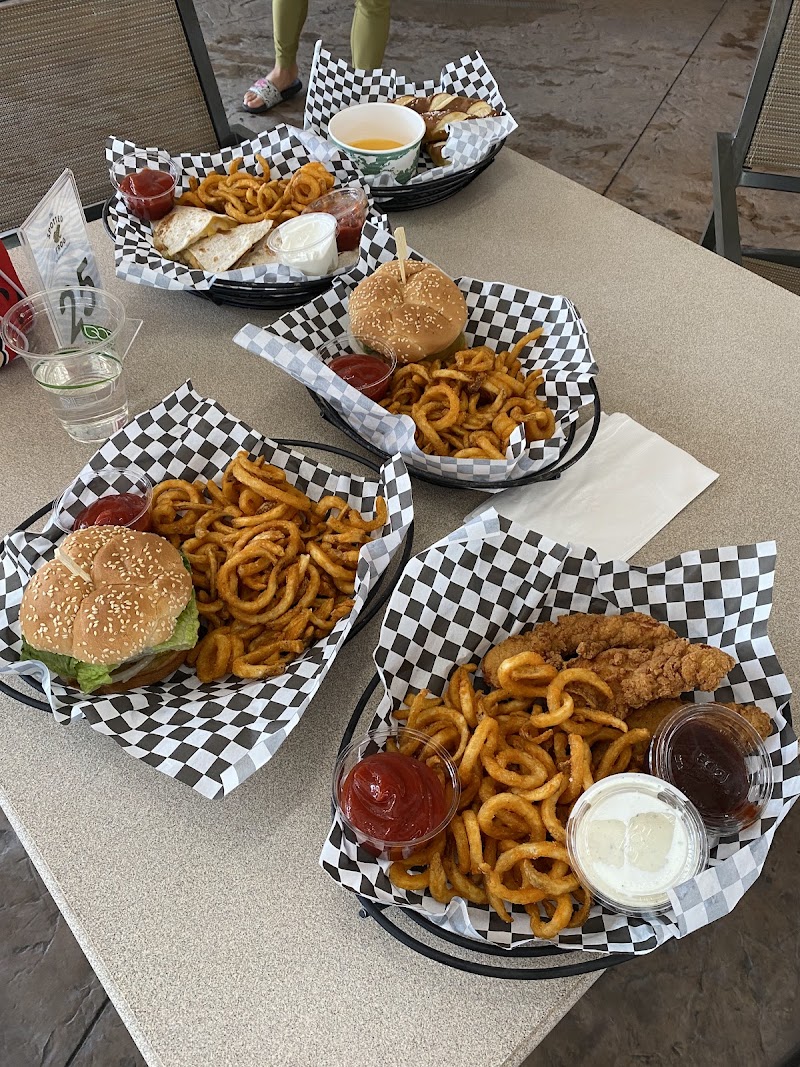 Spotted Frog Poolside Bar & Cafe