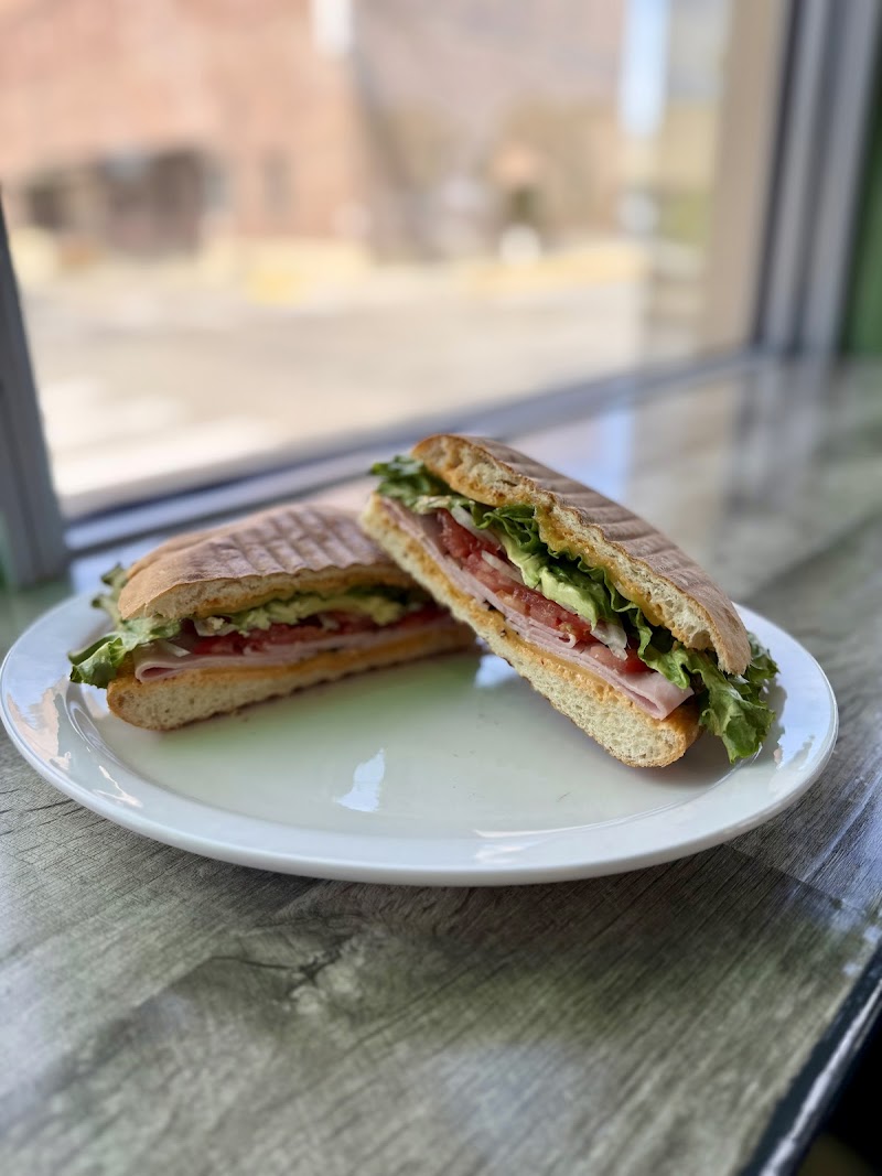 Leandro's Cafe & Bistro