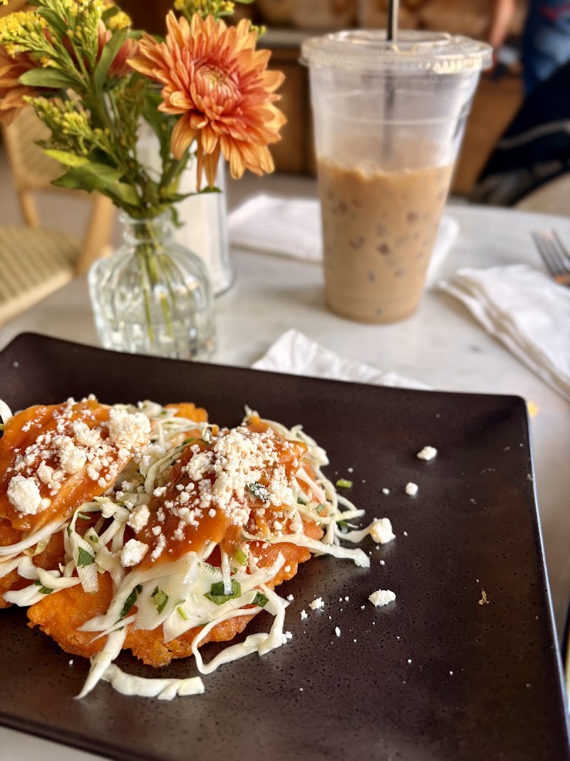 Dos Hermanos Bakery & Cafe