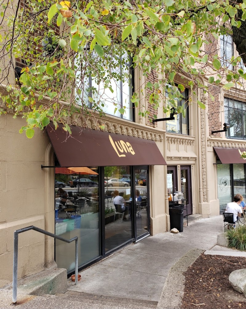 Luna Bakery & Cafe