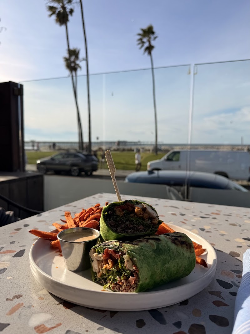 Wonderland Ocean Pub