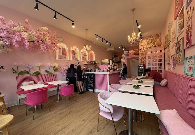 Pink Flores Bakery & Cafe