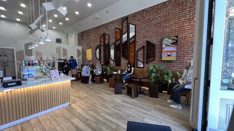 Auzzy the Bear Cafe, Boba Milk Tea, Frozen Yogurt & Smoothie Bar